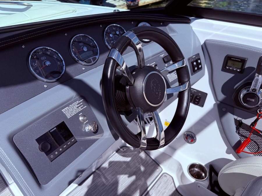 2022 Cobalt CS23 Surf, photo 9 of 30