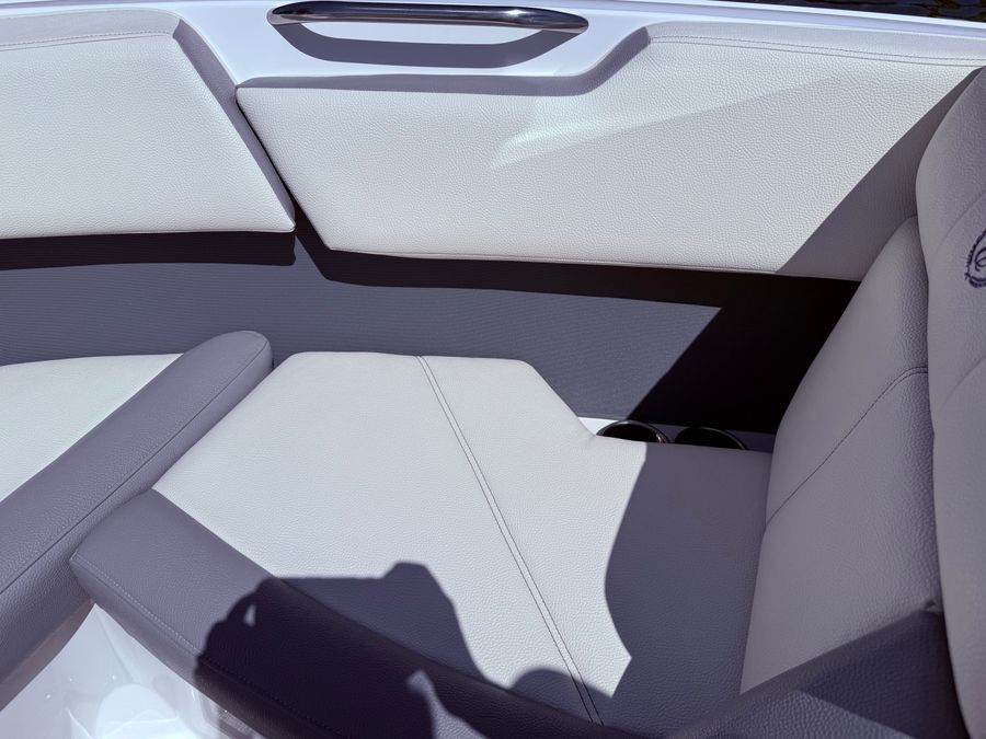 2022 Cobalt CS23 Surf, photo 13 of 30