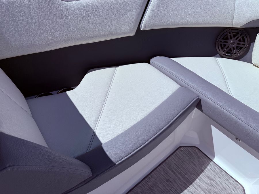 2022 Cobalt CS23 Surf, photo 15 of 30