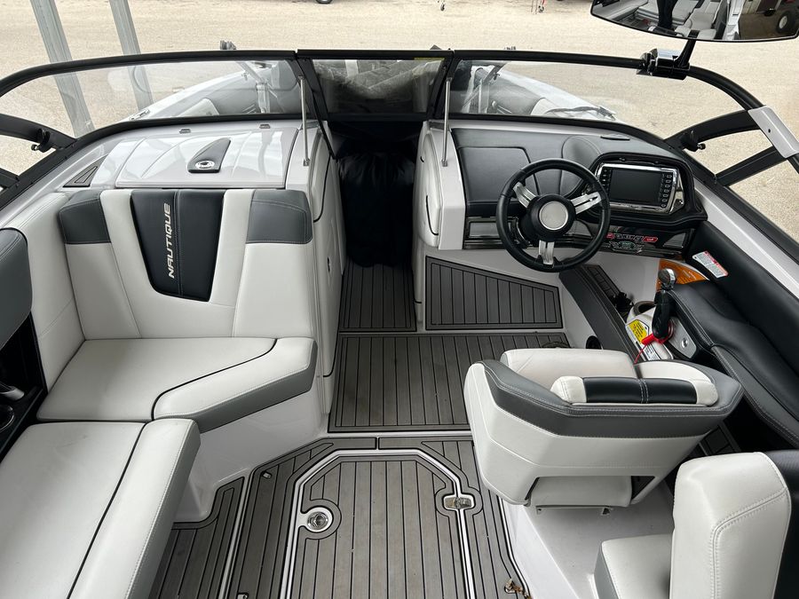 2015 Nautique Super Air Nautique G23, photo 7 of 16