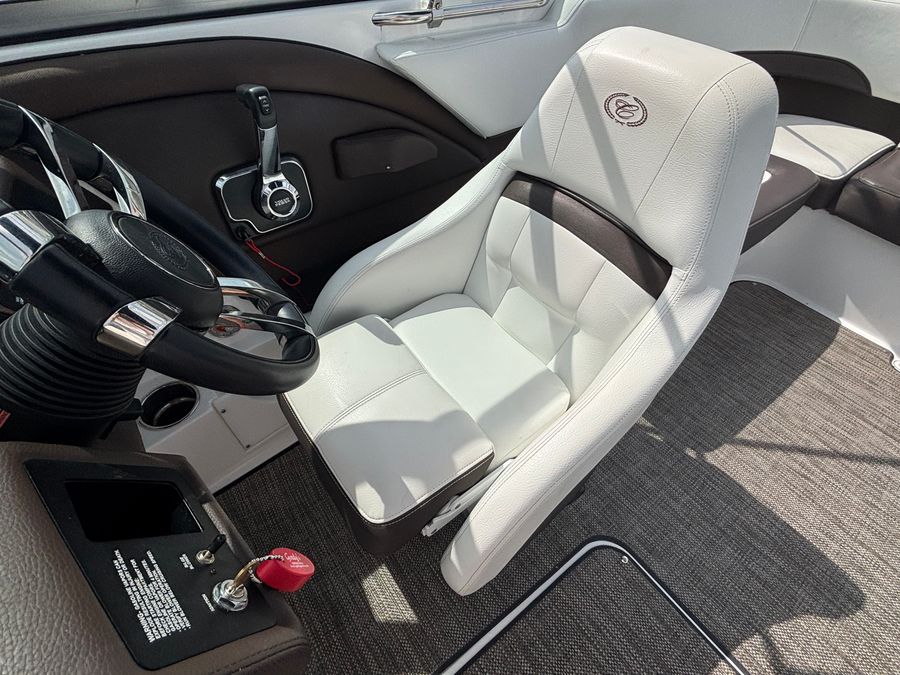 2024 Cobalt 220S, photo 9 of 17