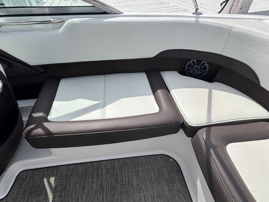 2024 Cobalt 220S, photo 4 of 17