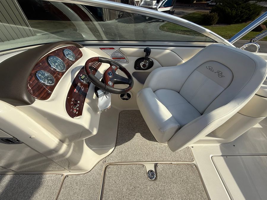 2008 Sea Ray 240 Sundeck, photo 21 of 28