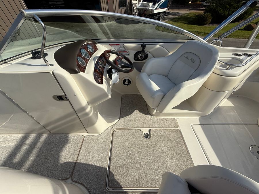 2008 Sea Ray 240 Sundeck, photo 19 of 28