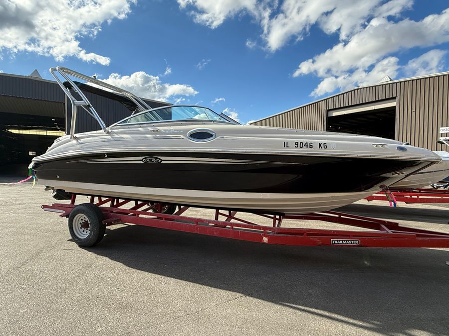 2008 Sea Ray 240 Sundeck, photo 13 of 28