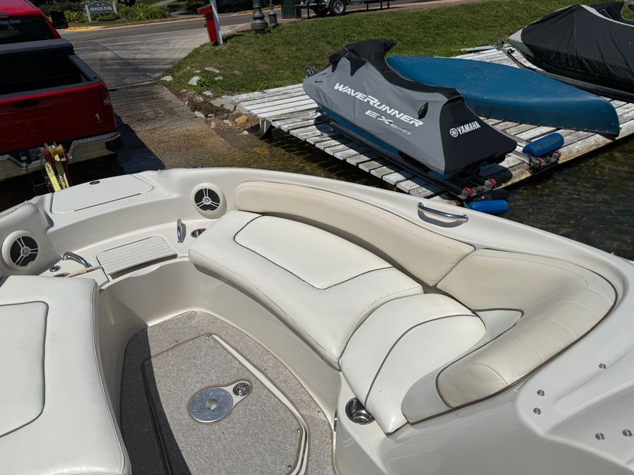 2008 Sea Ray 240 Sundeck, photo 7 of 28