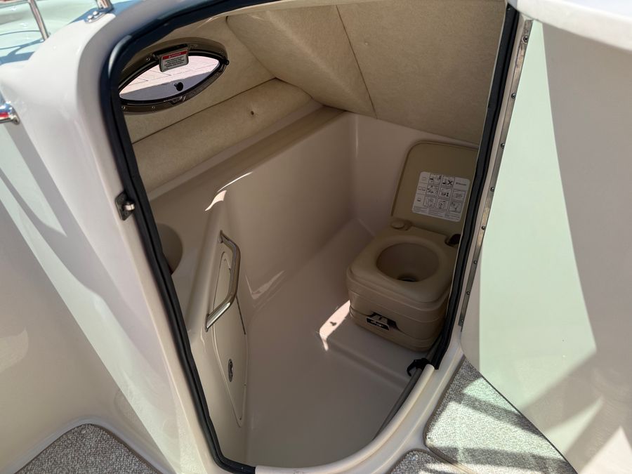 2008 Sea Ray 240 Sundeck, photo 9 of 28