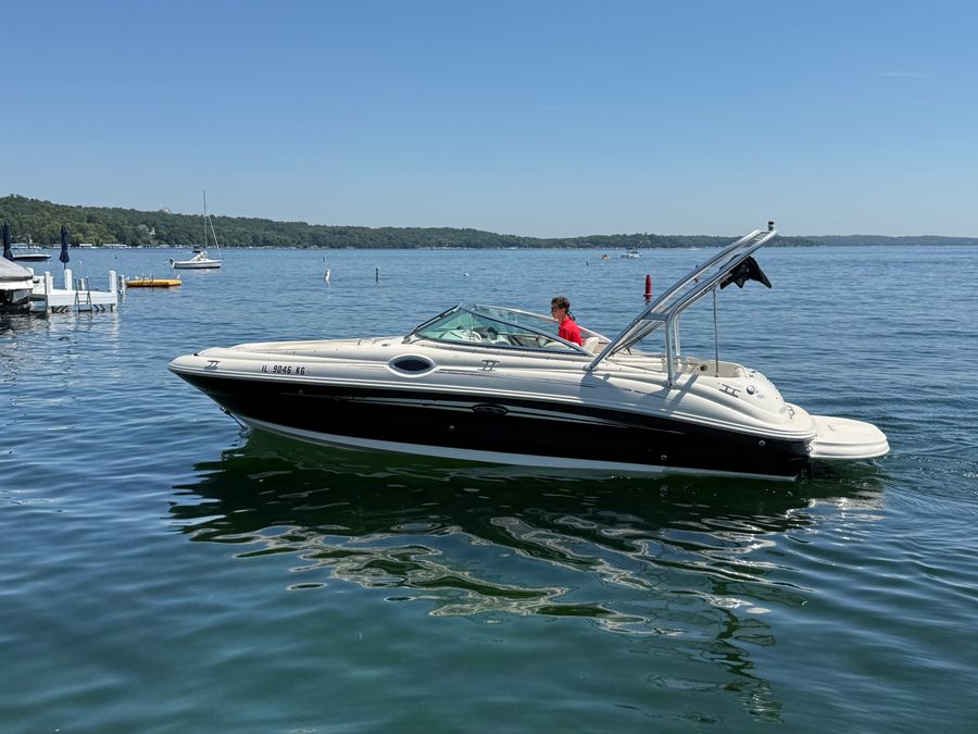 2008 Sea Ray 240 Sundeck, photo 2 of 28
