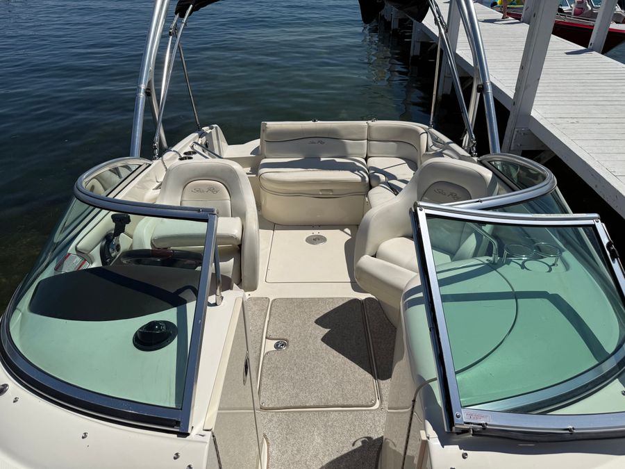2008 Sea Ray 240 Sundeck, photo 6 of 28