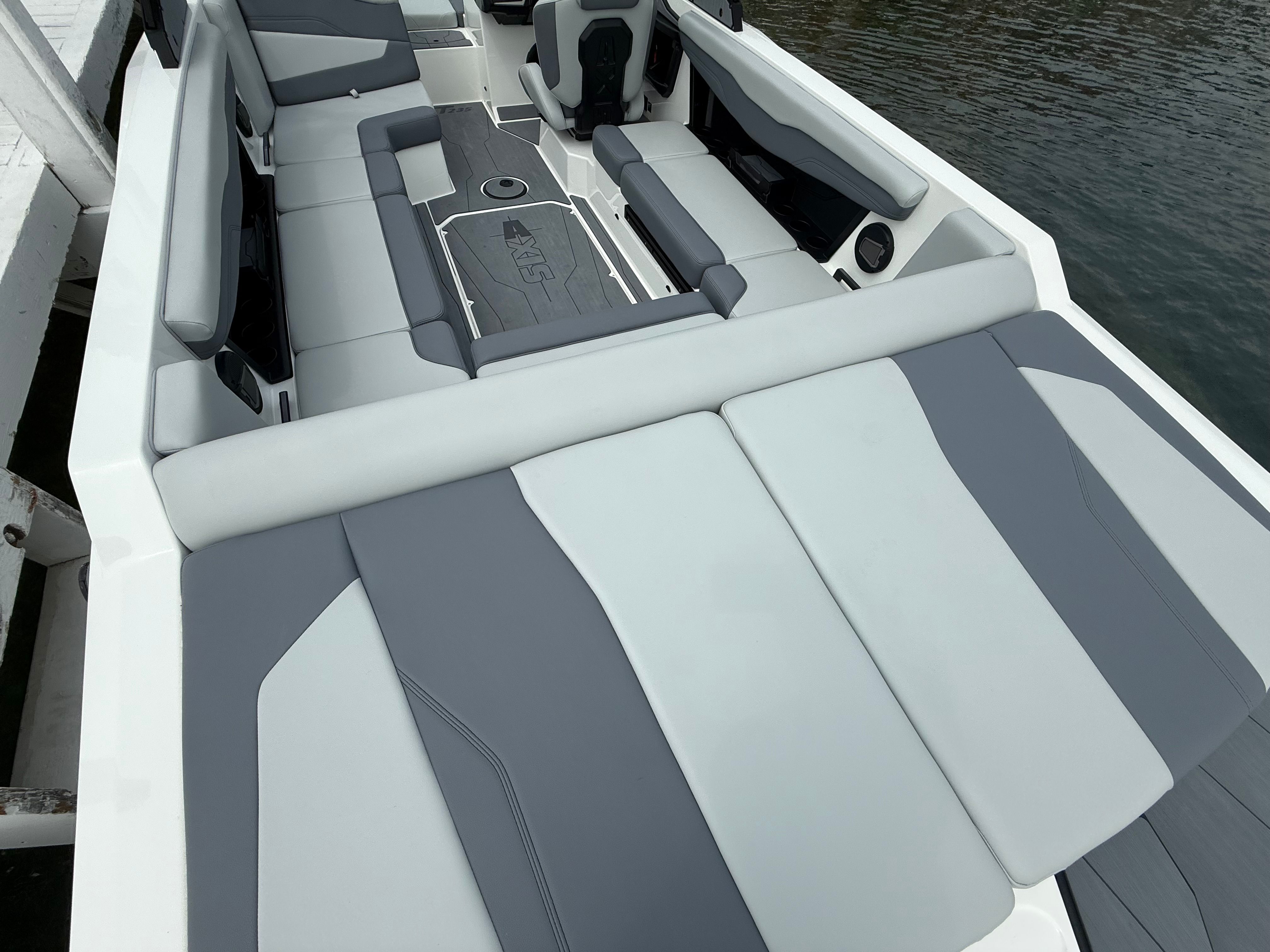 New 2025 23' Axis T235 For Sale in Fontana on Lake Geneva, WI