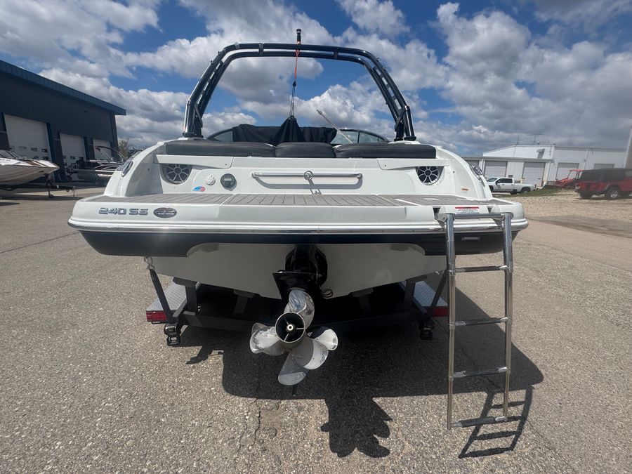 2023 Crownline 240SS, photo 9 of 14
