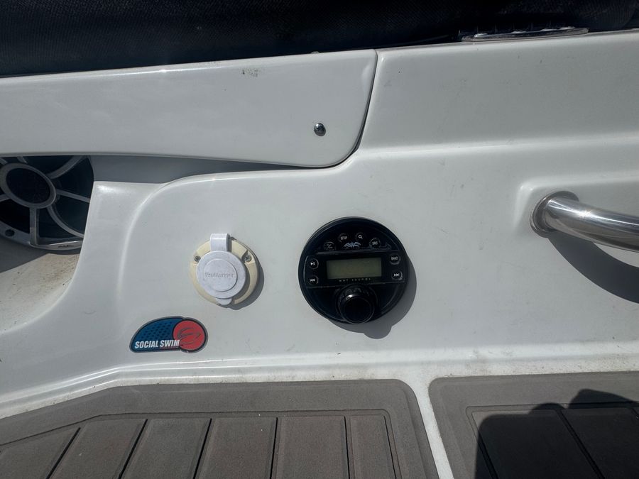 2023 Crownline 240SS, photo 12 of 14