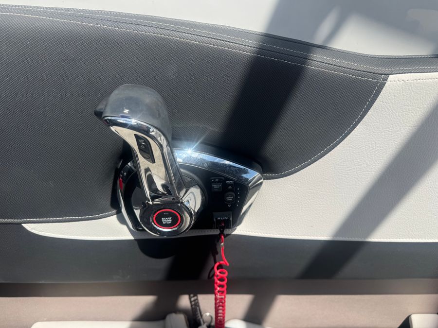 2023 Crownline 240SS, photo 5 of 14