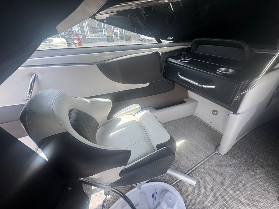 2023 Crownline 240SS, photo 7 of 14