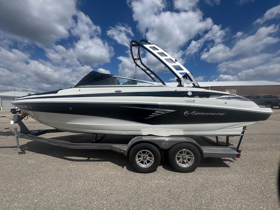 2023 Crownline 240SS, photo 3 of 14