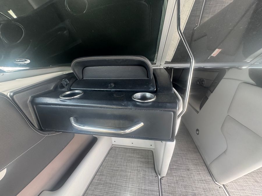 2023 Crownline 240SS, photo 8 of 14