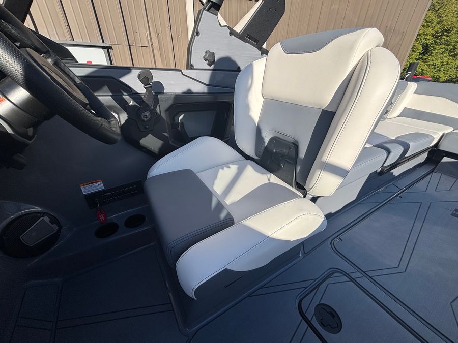 2027 Axis T250, photo 7 of 16