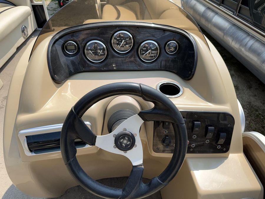 2012 Sweetwater 220SL, photo 10 of 22