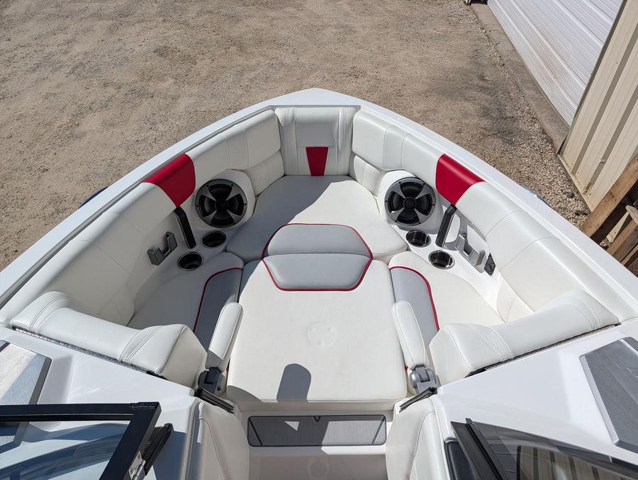 2021 Malibu LSV, photo 13 of 18
