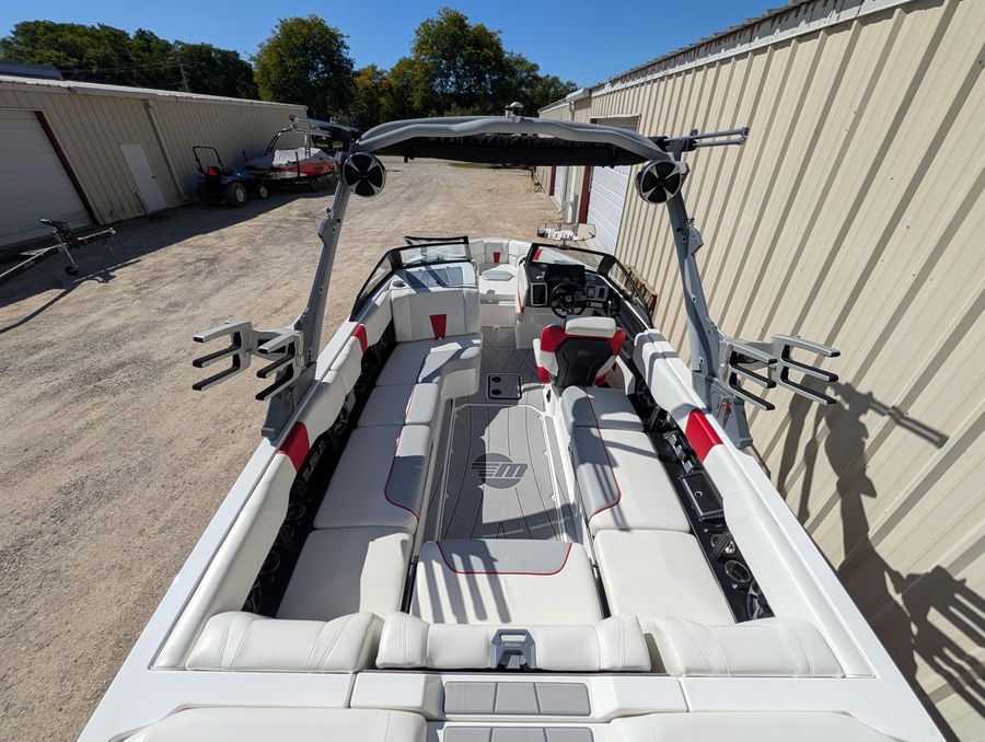 2021 Malibu LSV, photo 5 of 18