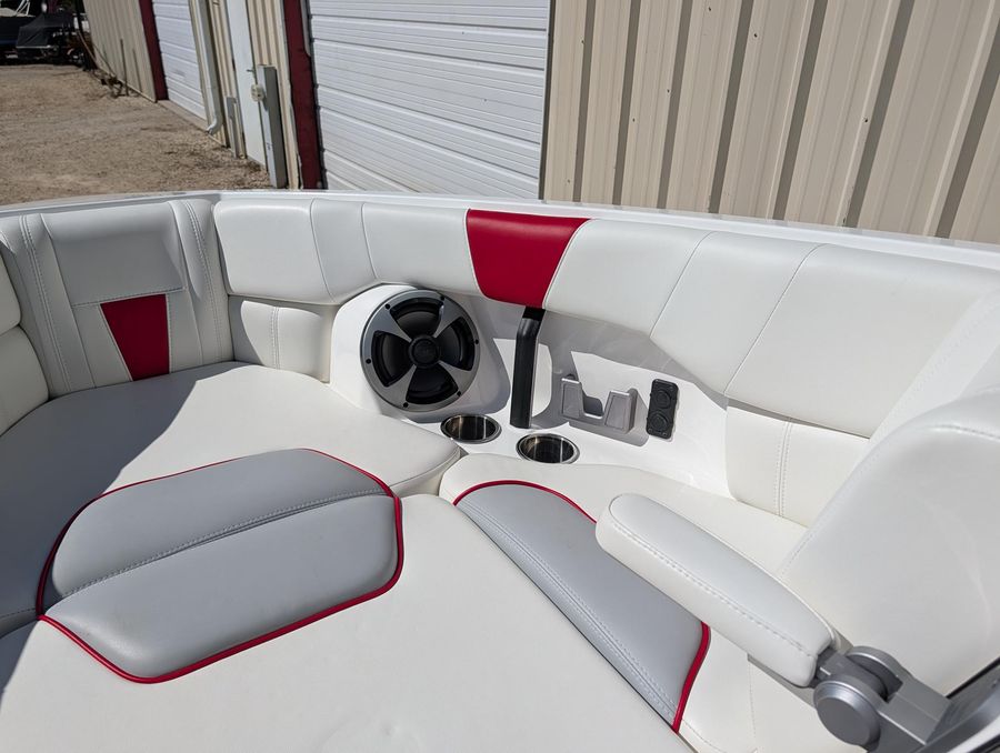 2021 Malibu LSV, photo 14 of 18