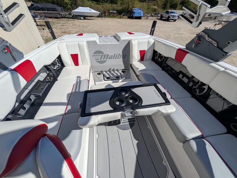 2021 Malibu LSV, photo 10 of 18
