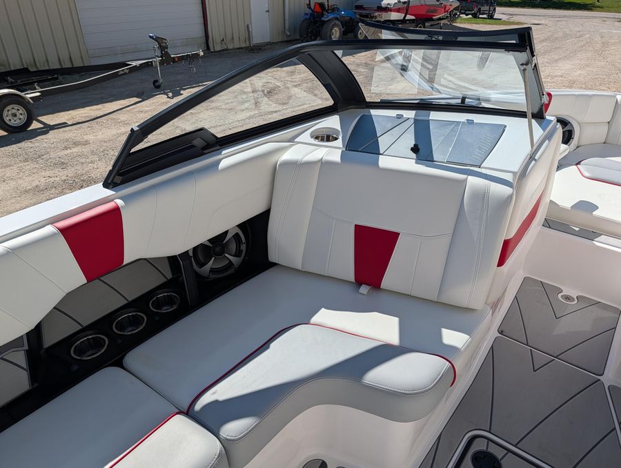 2021 Malibu LSV, photo 7 of 18