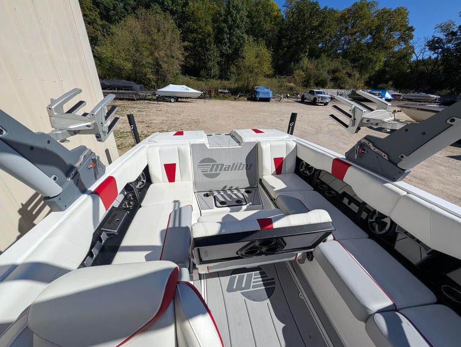 2021 Malibu LSV, photo 8 of 18