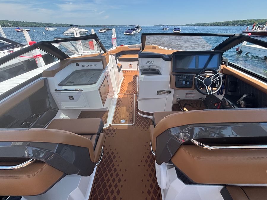 2026 Cobalt R31 Surf, photo 6 of 30