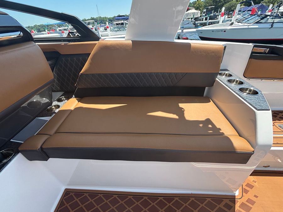 2026 Cobalt R31 Surf, photo 5 of 30