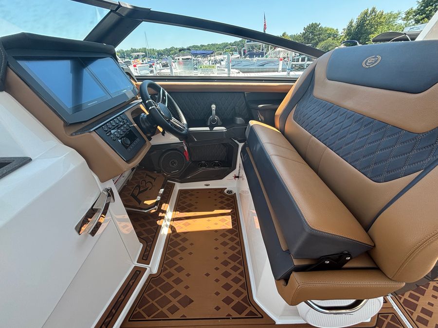 2026 Cobalt R31 Surf, photo 8 of 30
