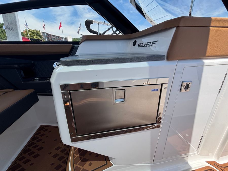 2026 Cobalt R31 Surf, photo 15 of 30