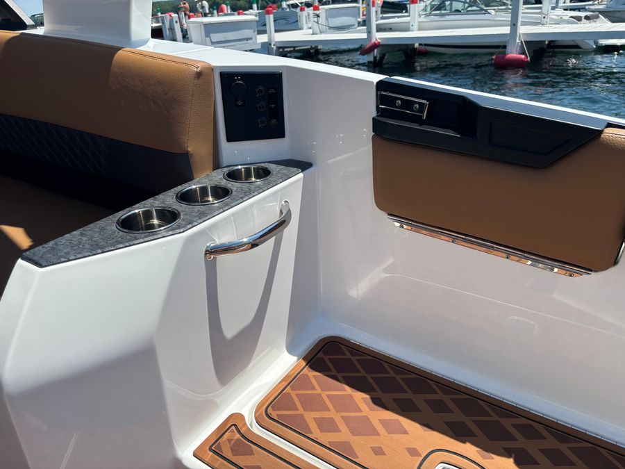 2026 Cobalt R31 Surf, photo 29 of 30