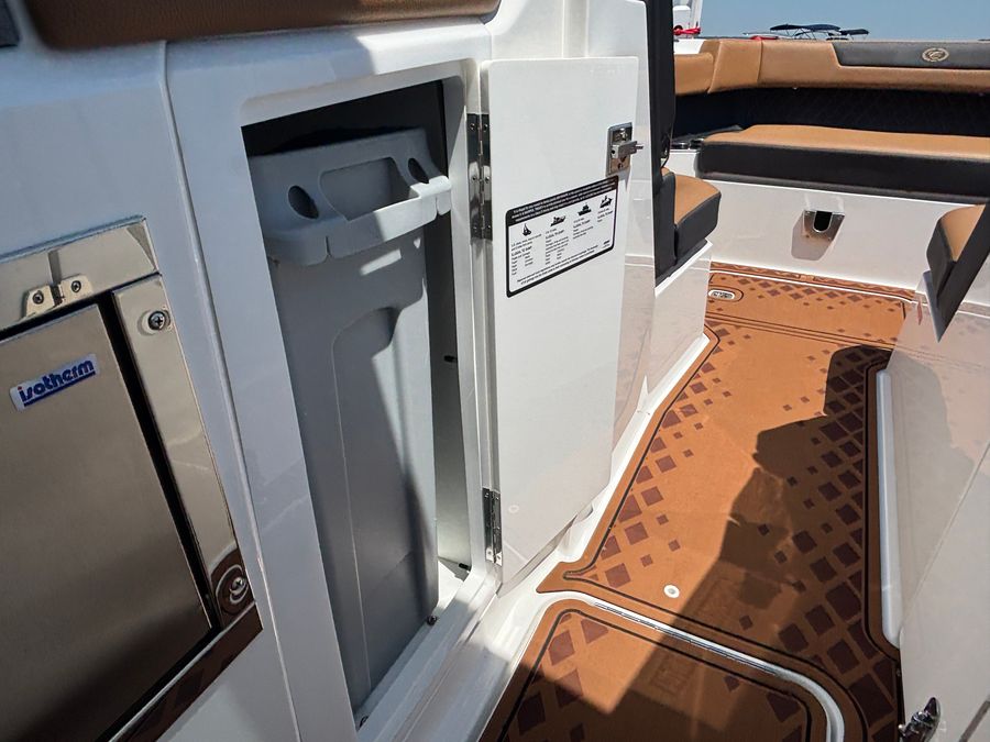 2026 Cobalt R31 Surf, photo 22 of 30