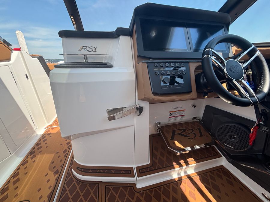 2026 Cobalt R31 Surf, photo 12 of 30