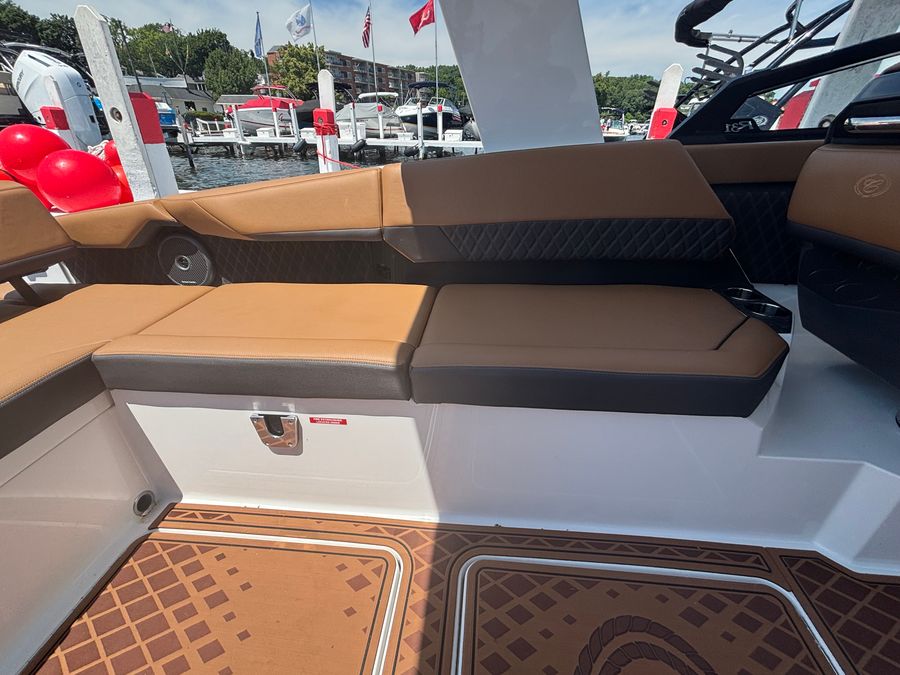 2026 Cobalt R31 Surf, photo 4 of 30