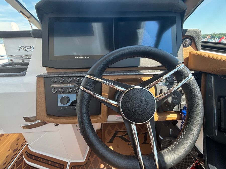 2026 Cobalt R31 Surf, photo 9 of 30