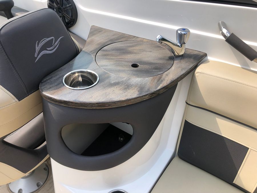 2018 Rinker 26QXBR, photo 10 of 13