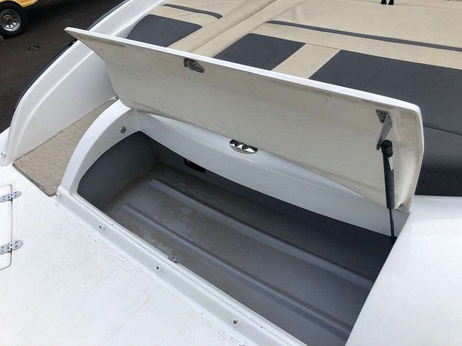 2018 Rinker 26QXBR, photo 12 of 13
