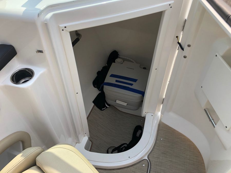 2018 Rinker 26QXBR, photo 8 of 13