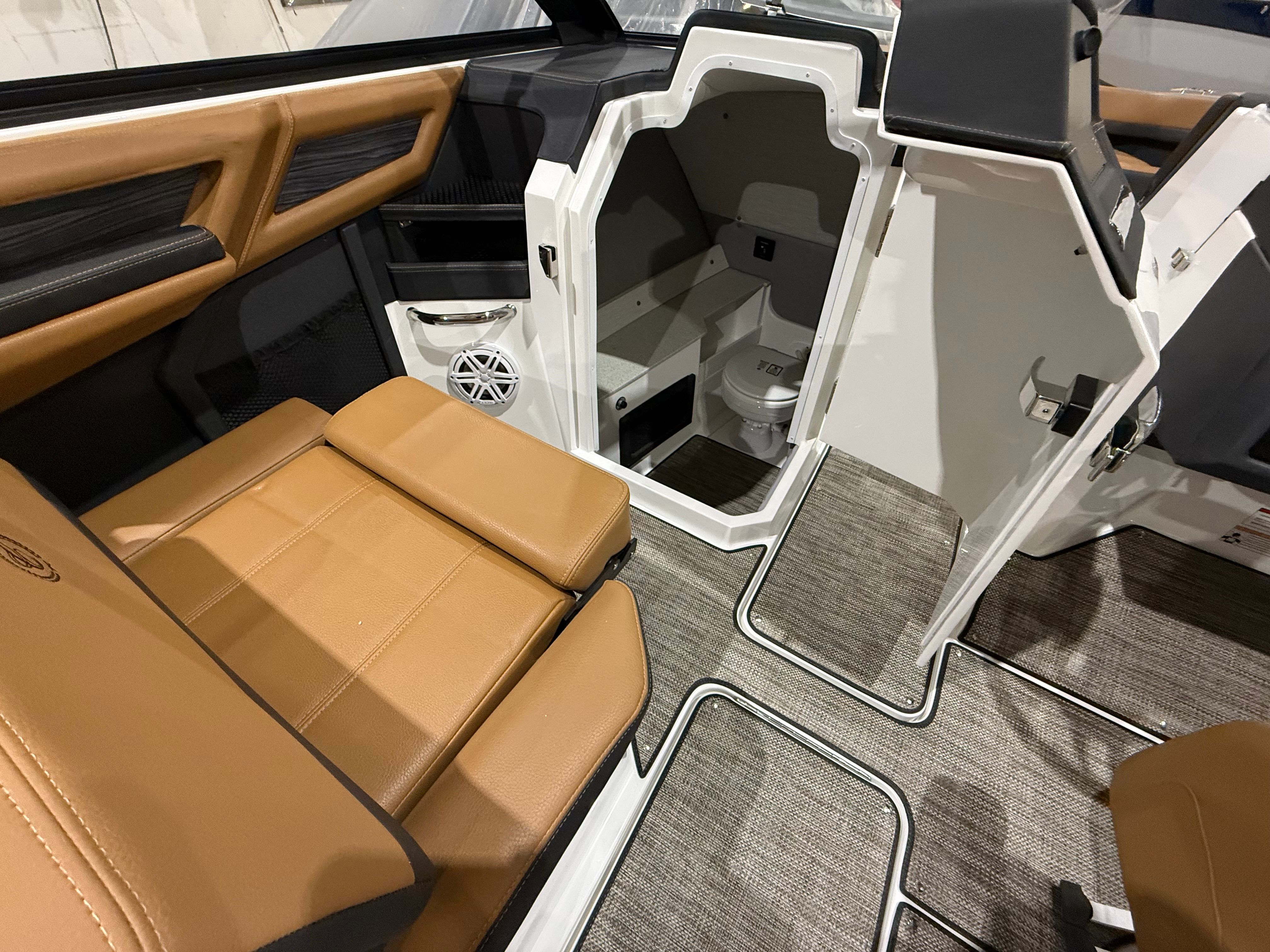 New 2026 28' Cobalt R8 For Sale in Fontana on Lake Geneva, WI