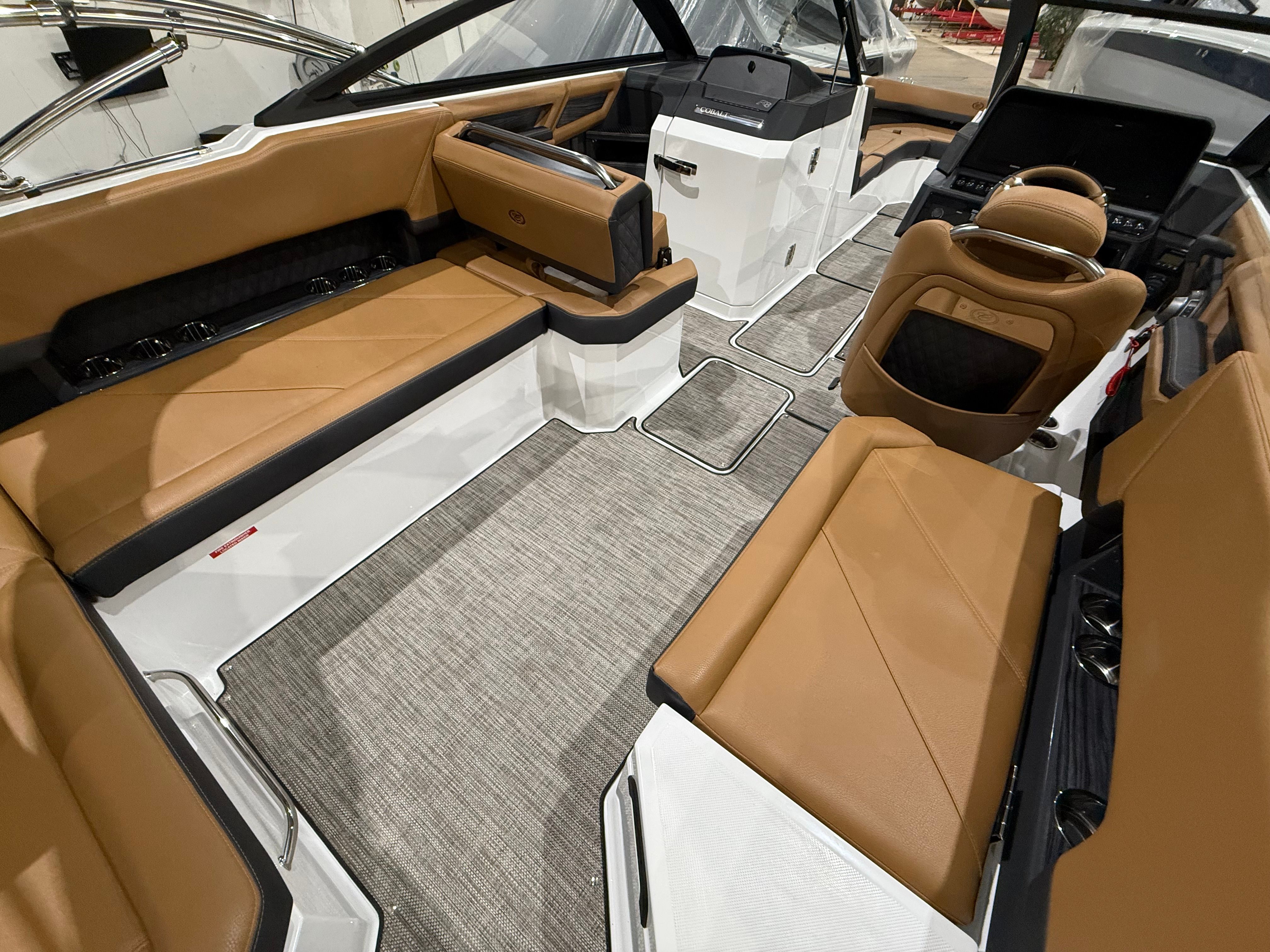 New 2026 28' Cobalt R8 For Sale in Fontana on Lake Geneva, WI