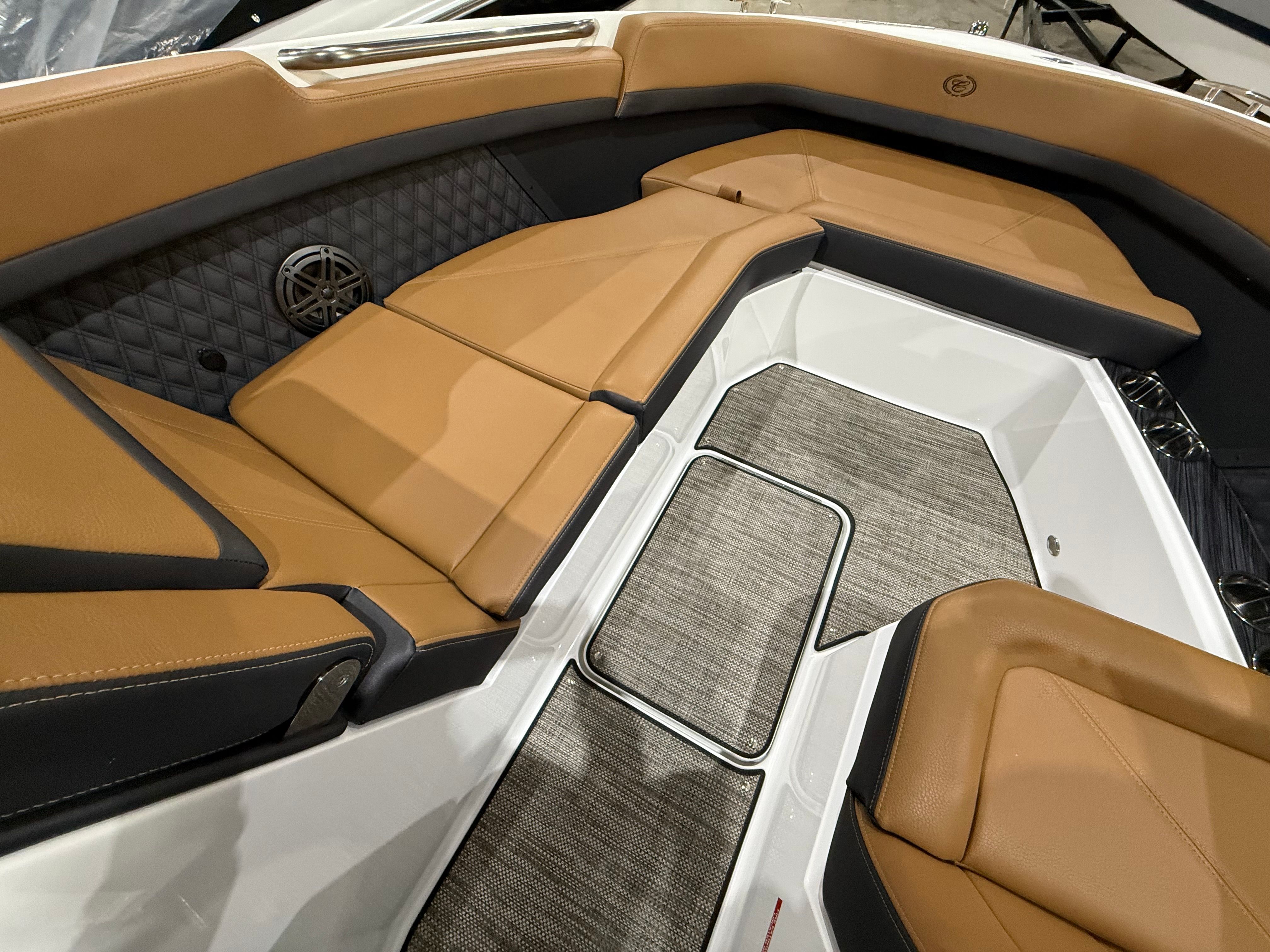 New 2026 28' Cobalt R8 For Sale in Fontana on Lake Geneva, WI