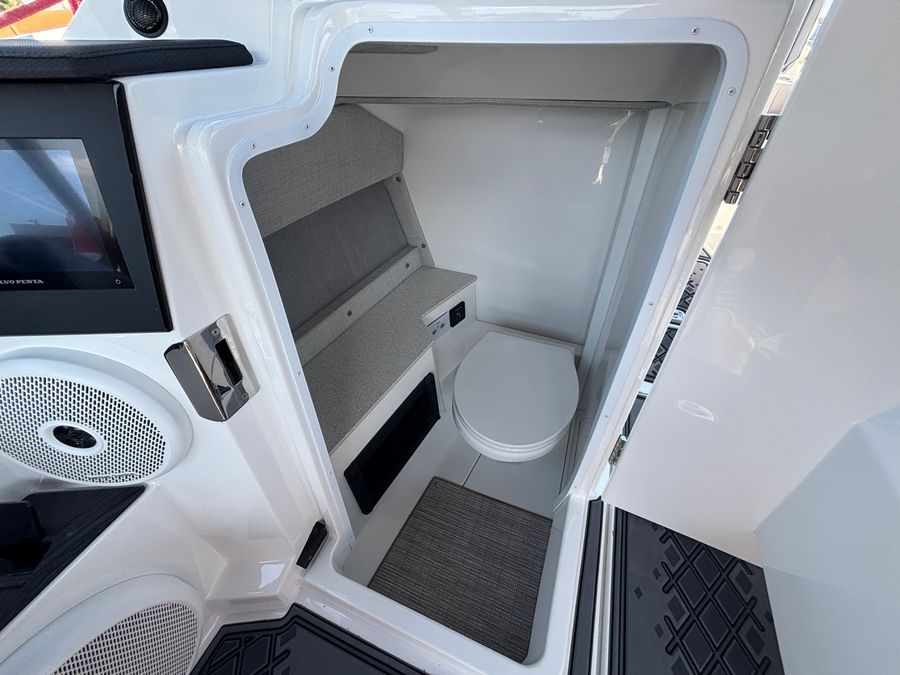 2027 Cobalt R26 Surf, photo 15 of 22