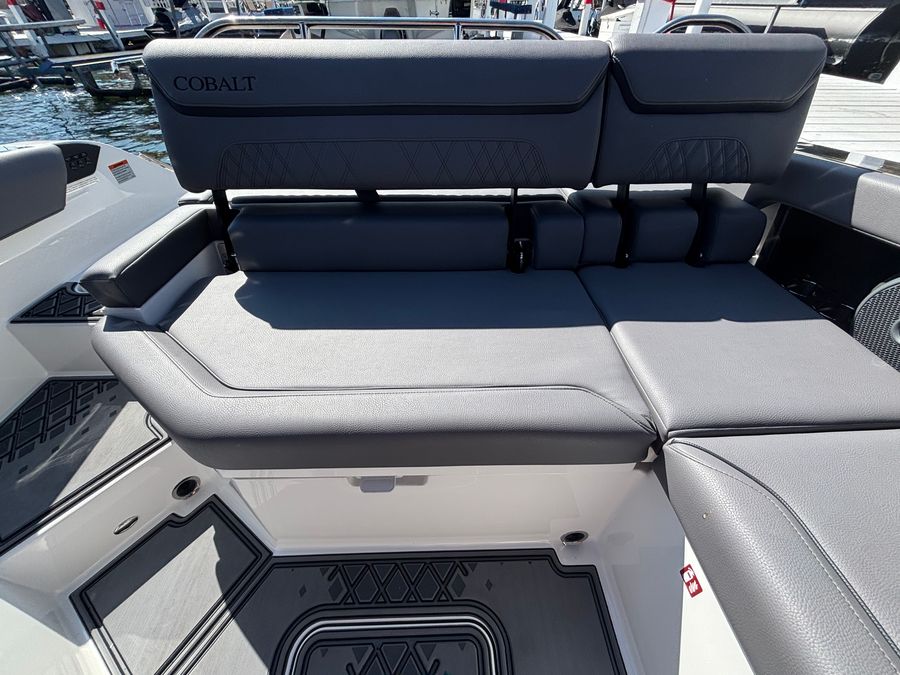 2027 Cobalt R26 Surf, photo 4 of 22