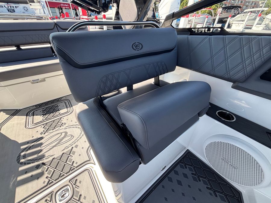 2027 Cobalt R26 Surf, photo 11 of 22
