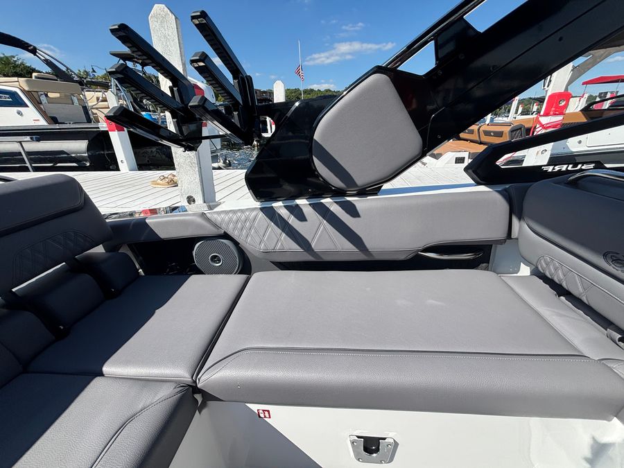 2027 Cobalt R26 Surf, photo 5 of 22