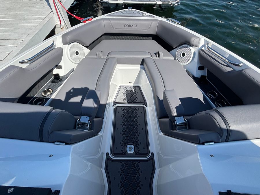 2027 Cobalt R26 Surf, photo 16 of 22
