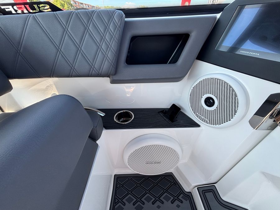 2027 Cobalt R26 Surf, photo 12 of 22