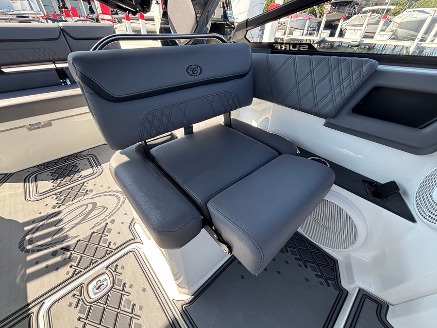 2027 Cobalt R26 Surf, photo 10 of 22